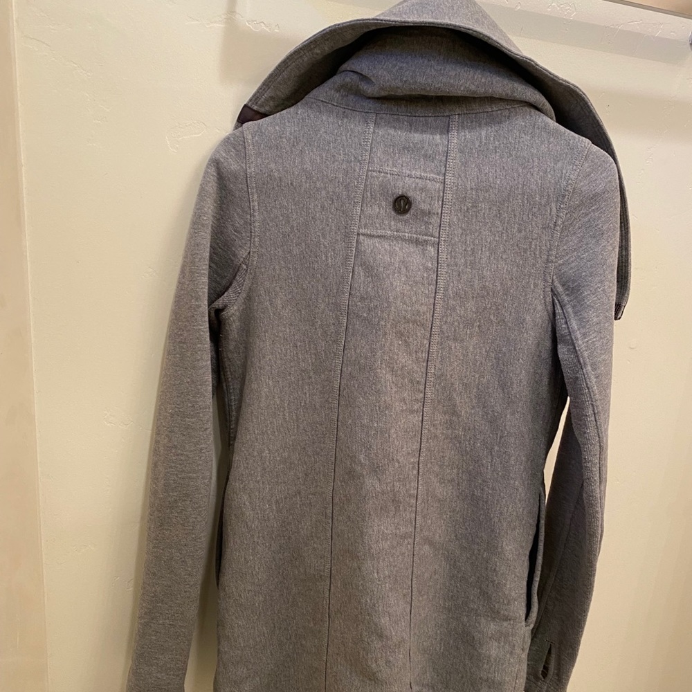 Asymmetrical Lululemon coat - Picture 4 of 7